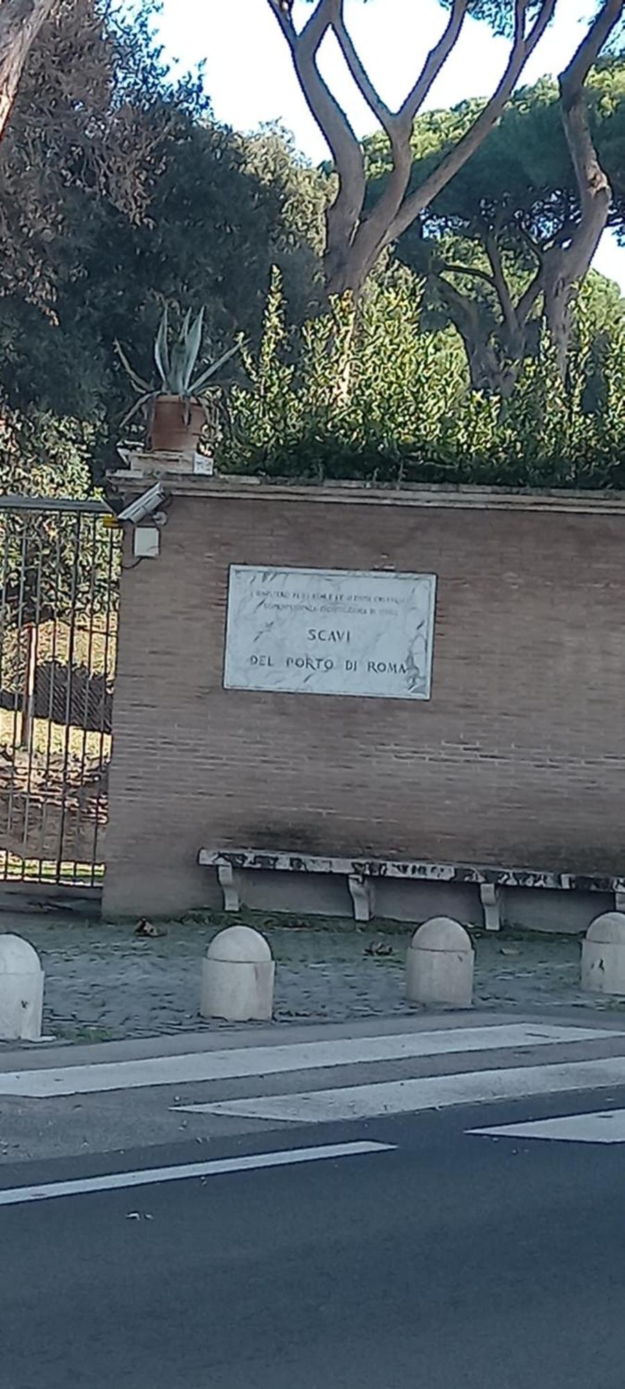 A Santy'S Rooms-Bagnocondiviso Sharedboth Room2Piano-No Lift-3Chilom A Piedi Xaeroporto-A Pagamento Shuttle Air Condizextra Bed Extrabed For A Fee-3 Minuti Bus Xfieradiroma-10 Minutes Stop Bus To Rome In50 Minutes Trafficpermitting Are You To Rome Fiumicino Buitenkant foto